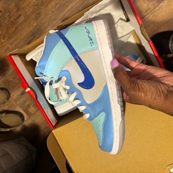 Nike Dunks 7y - Picture 3 of 4